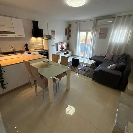 Sunset Apartment Split