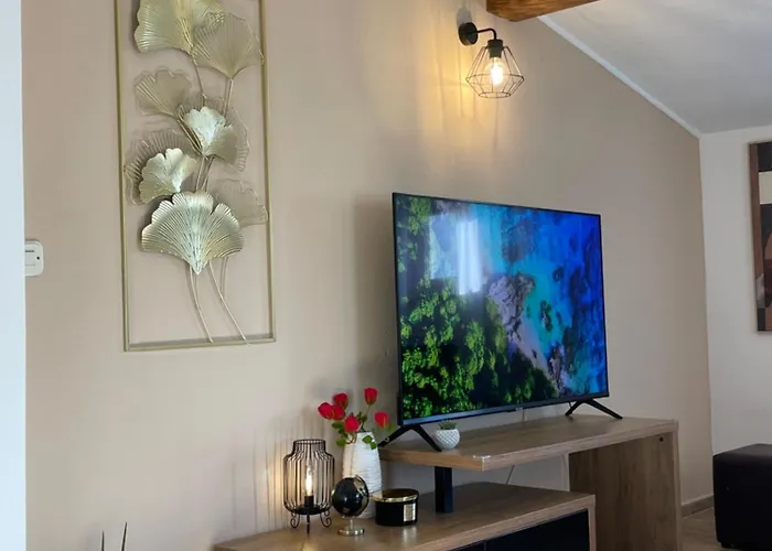 Sunset Apartment Split