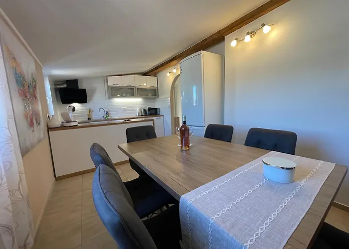 Sunset Apartment *